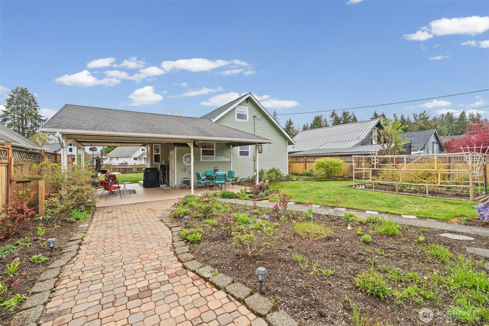 320 Coal Avenue , Carbonado, WA 98323
