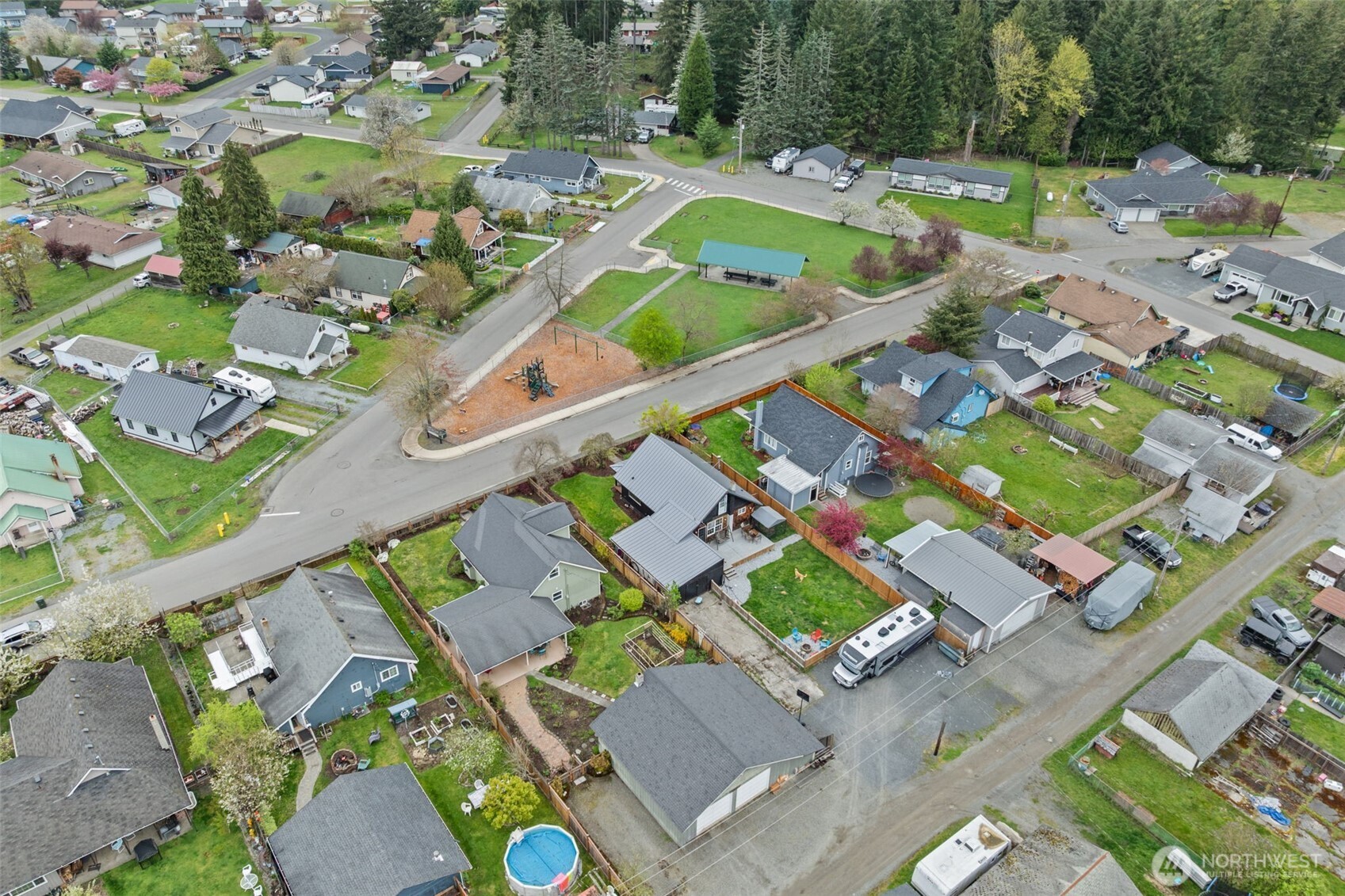 320 Coal Avenue , Carbonado, WA 98323