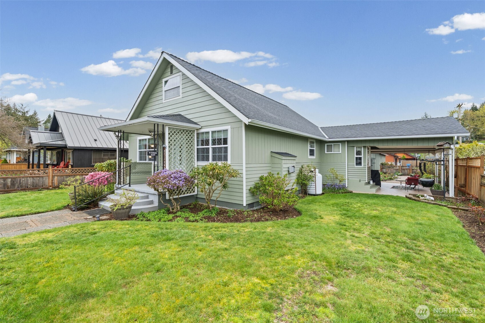 320 Coal Avenue , Carbonado, WA 98323