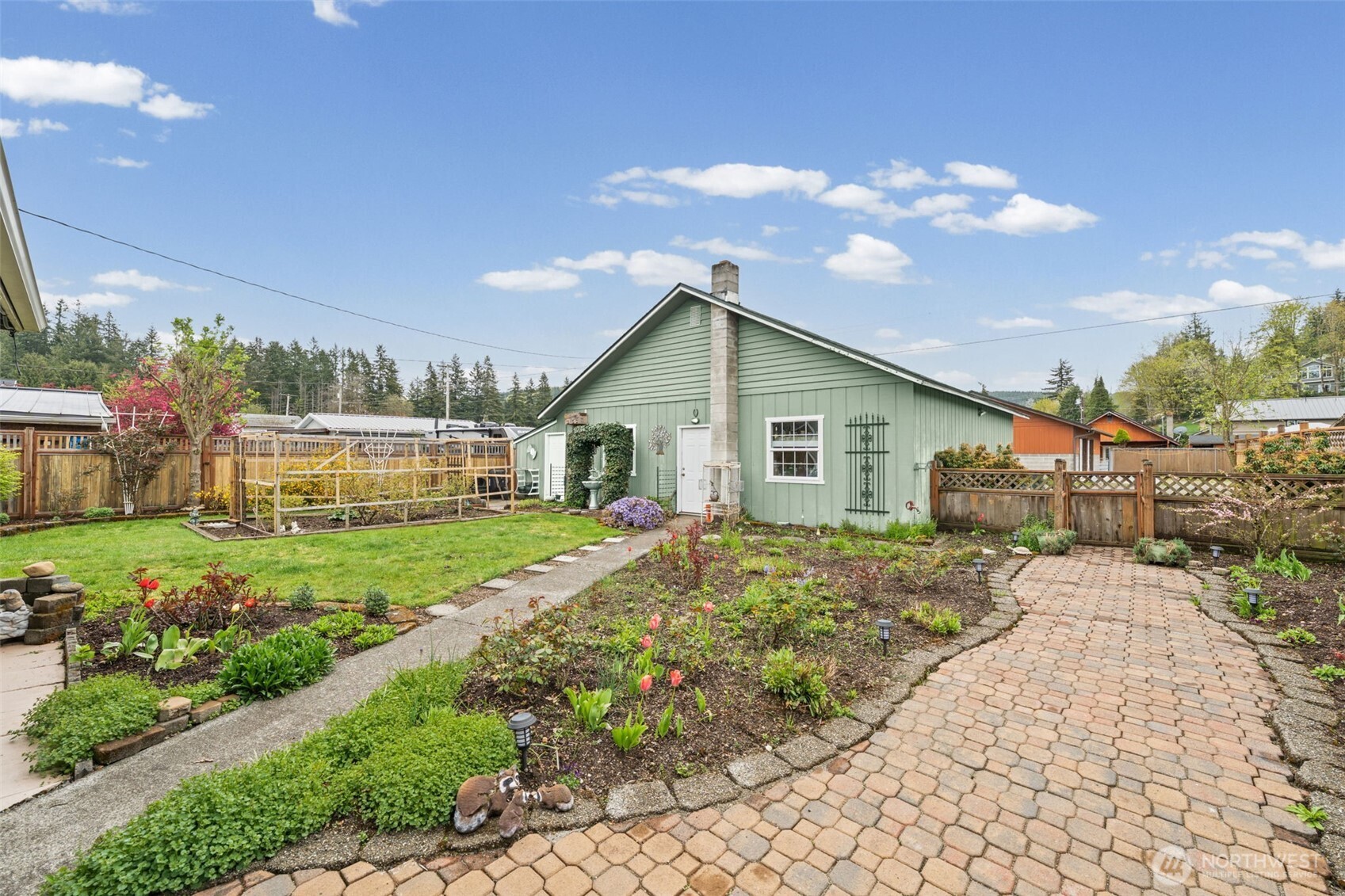 320 Coal Avenue , Carbonado, WA 98323