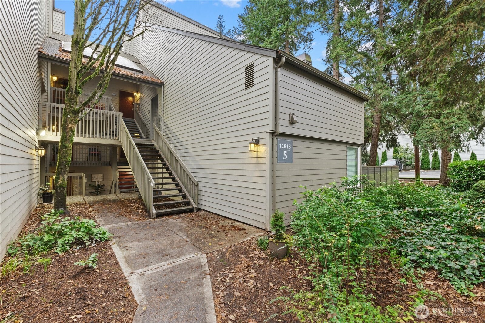 11815 93rd Lane NE #203, Kirkland, WA 98034