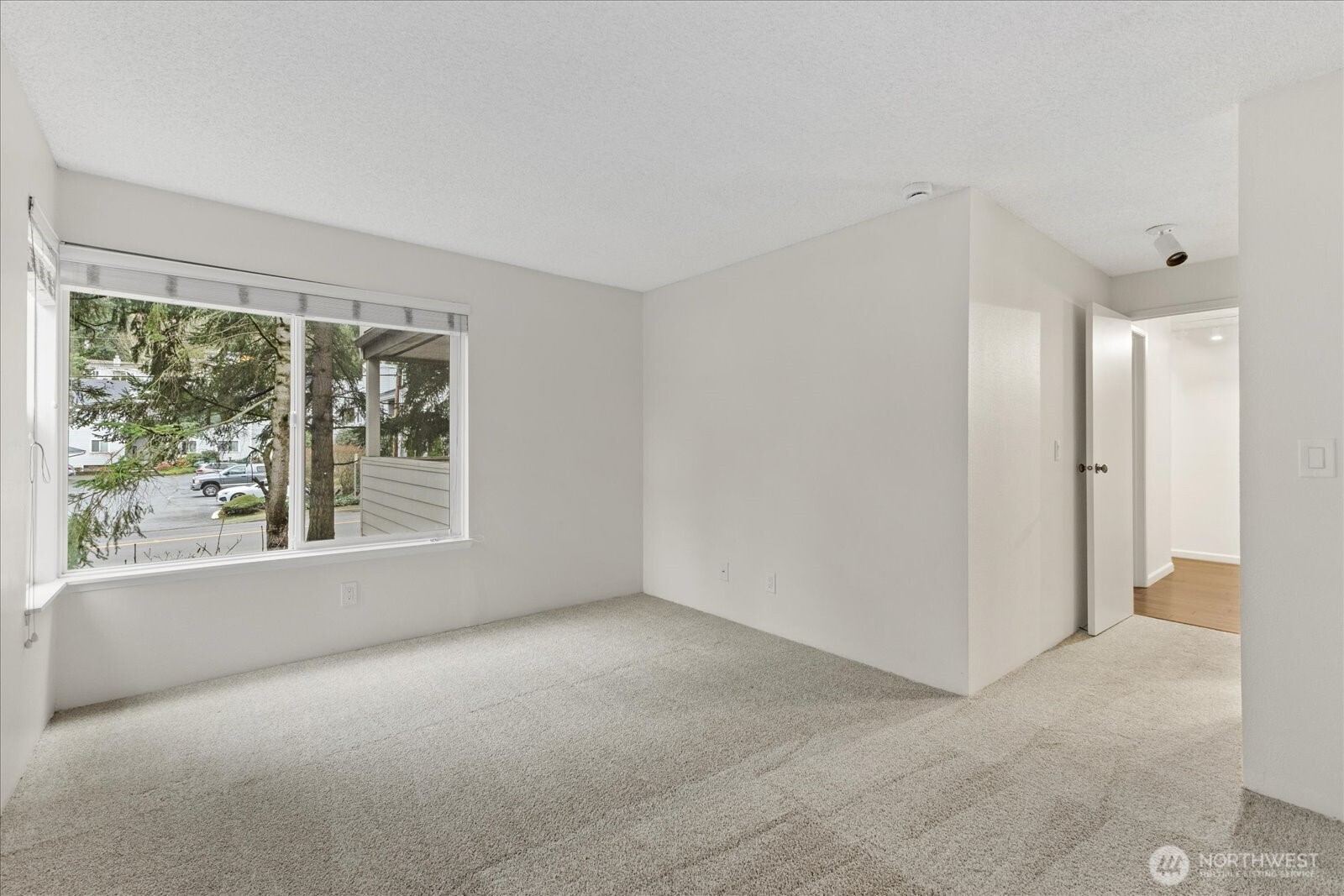 11815 93rd Lane NE #203, Kirkland, WA 98034