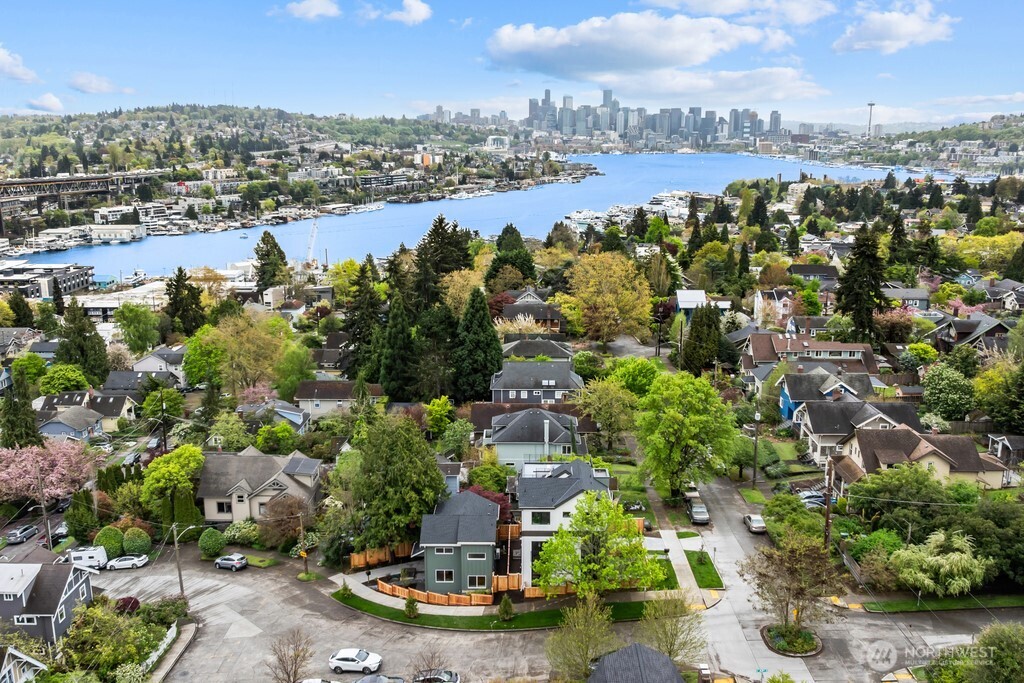 2509 N 42nd Street , Seattle, WA 98103