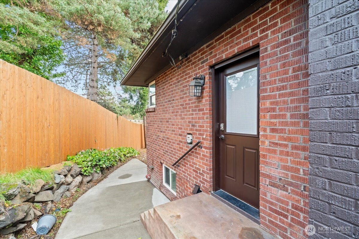 8250 Corliss Avenue N, Seattle, WA 98103