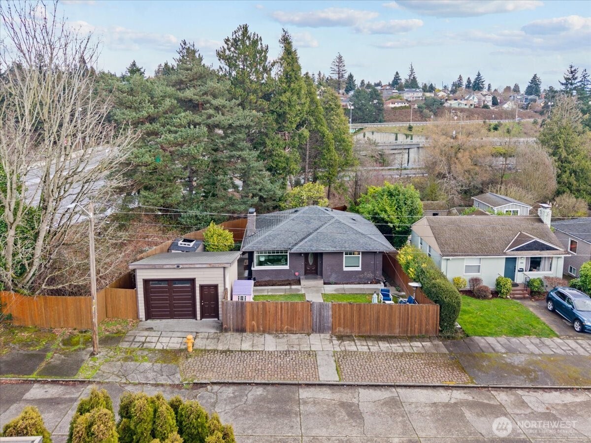 8250 Corliss Avenue N, Seattle, WA 98103