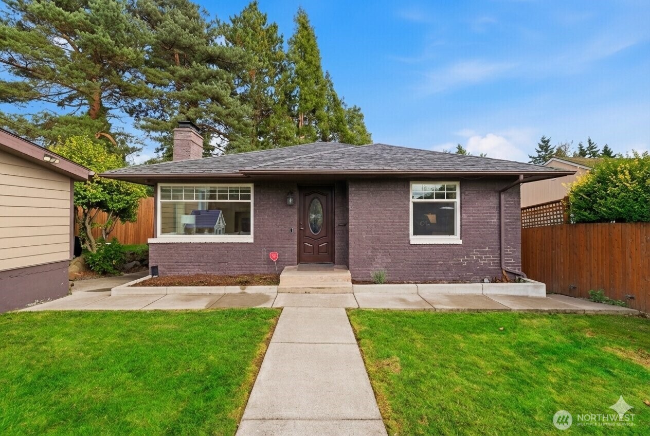 8250 Corliss Avenue N, Seattle, WA 98103