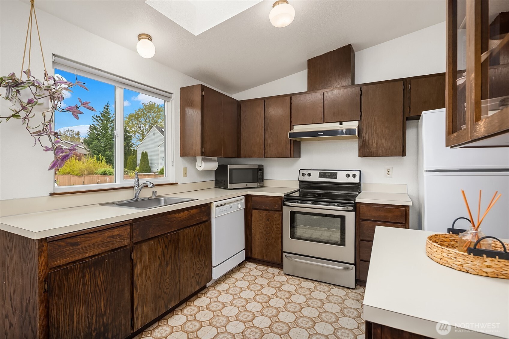 16232 2nd Place W, Lynnwood, WA 98087