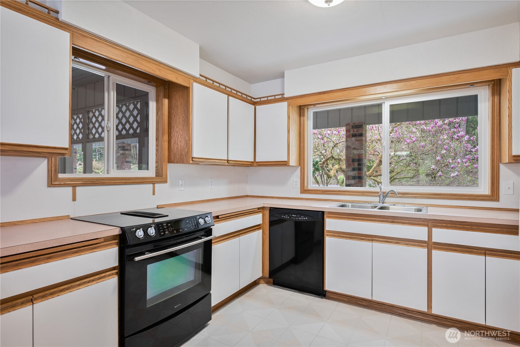 310 Tower Road , Castle Rock, WA 98611
