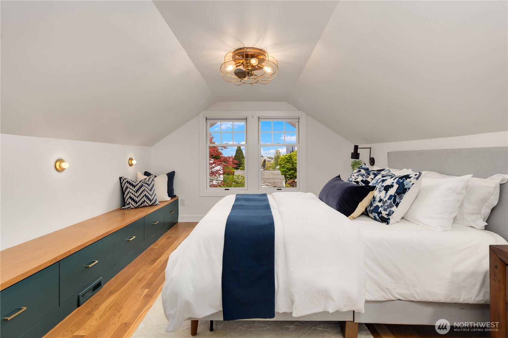 4747 Latona Avenue NE, Seattle, WA 98105