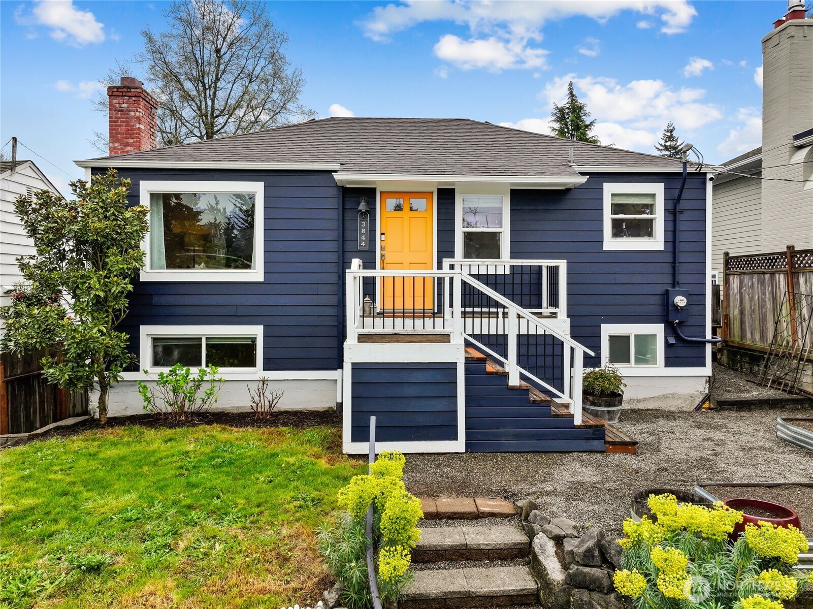 3844 30th Avenue W, Seattle, WA 98199-1707