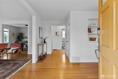 3844 30th Avenue W, Seattle, WA 98199-1707 - Photo 2