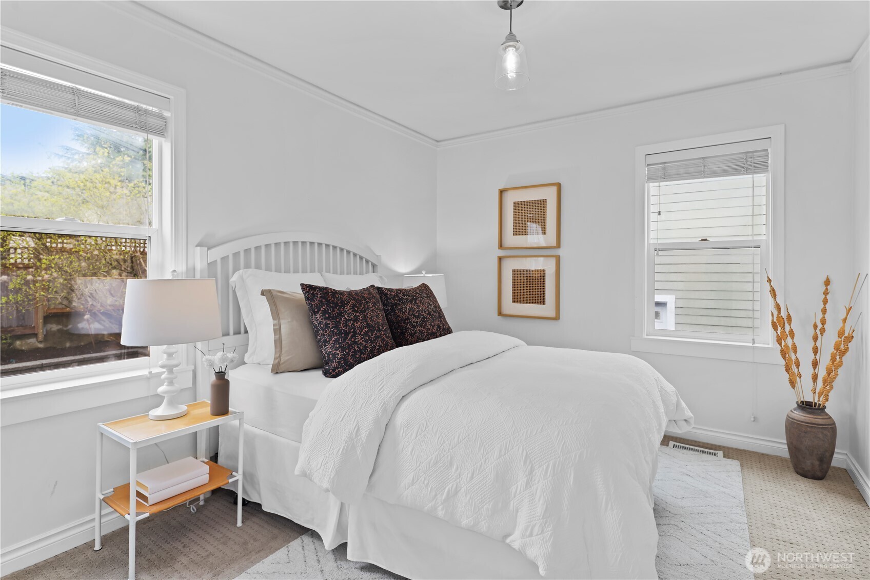 3844 30th Avenue W, Seattle, WA 98199-1707