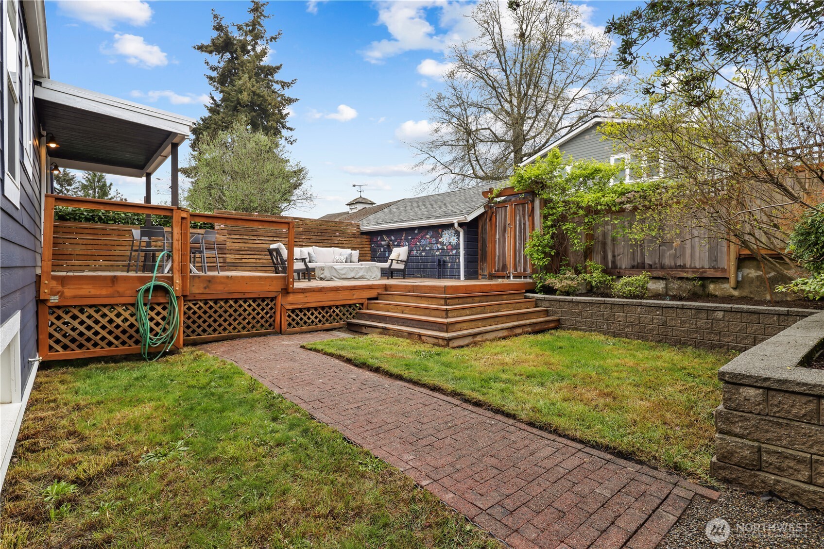 3844 30th Avenue W, Seattle, WA 98199-1707