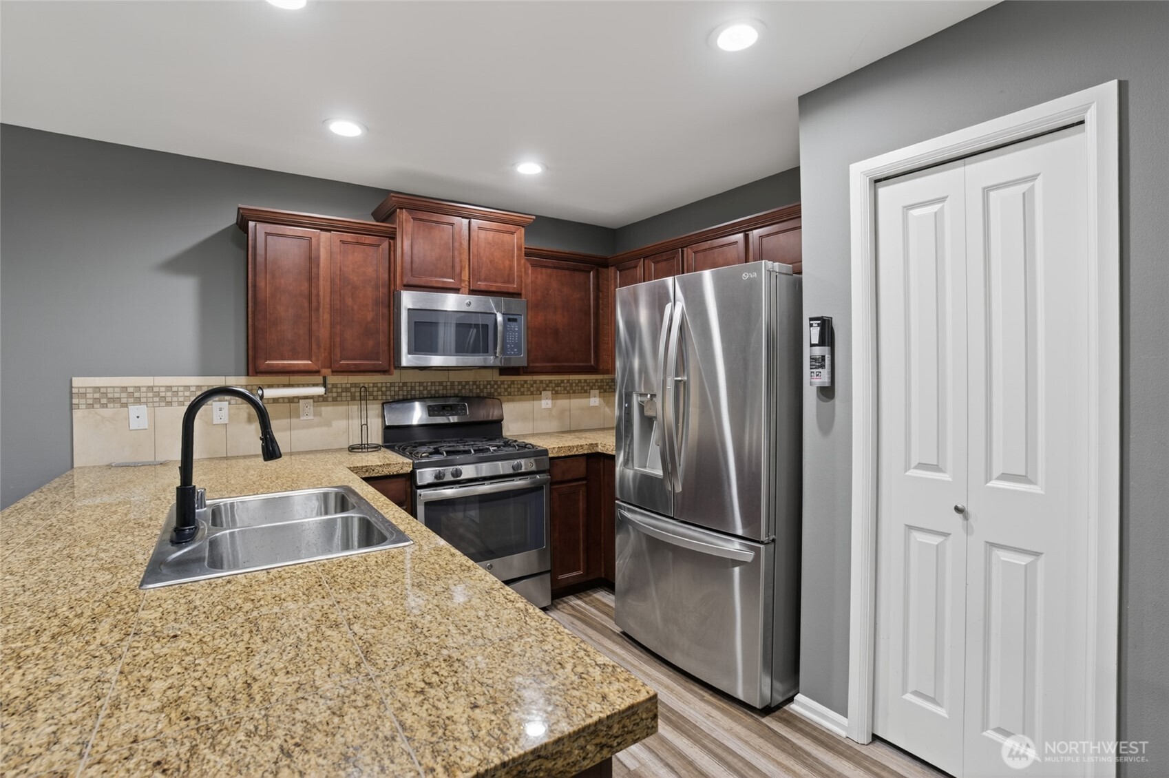 4224 E T Street , Tacoma, WA 98404