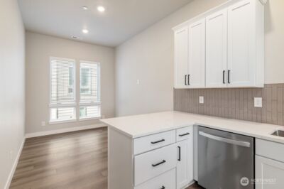 12810 66th Avenue S, Seattle, WA 98178 - Photo 3