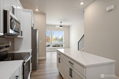 12810 66th Avenue S, Seattle, WA 98178 - Photo 7
