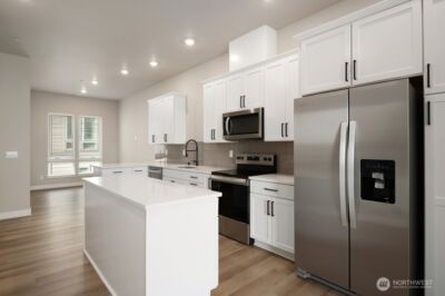 12810 66th Avenue S, Seattle, WA 98178 - Photo 8