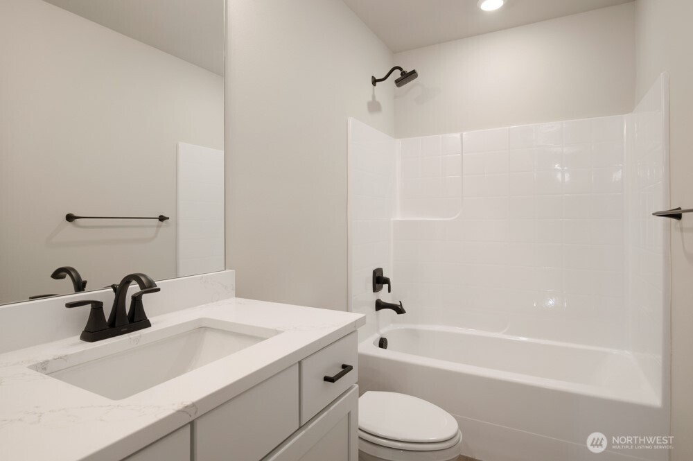 6613 S 128th Street , Seattle, WA 98178