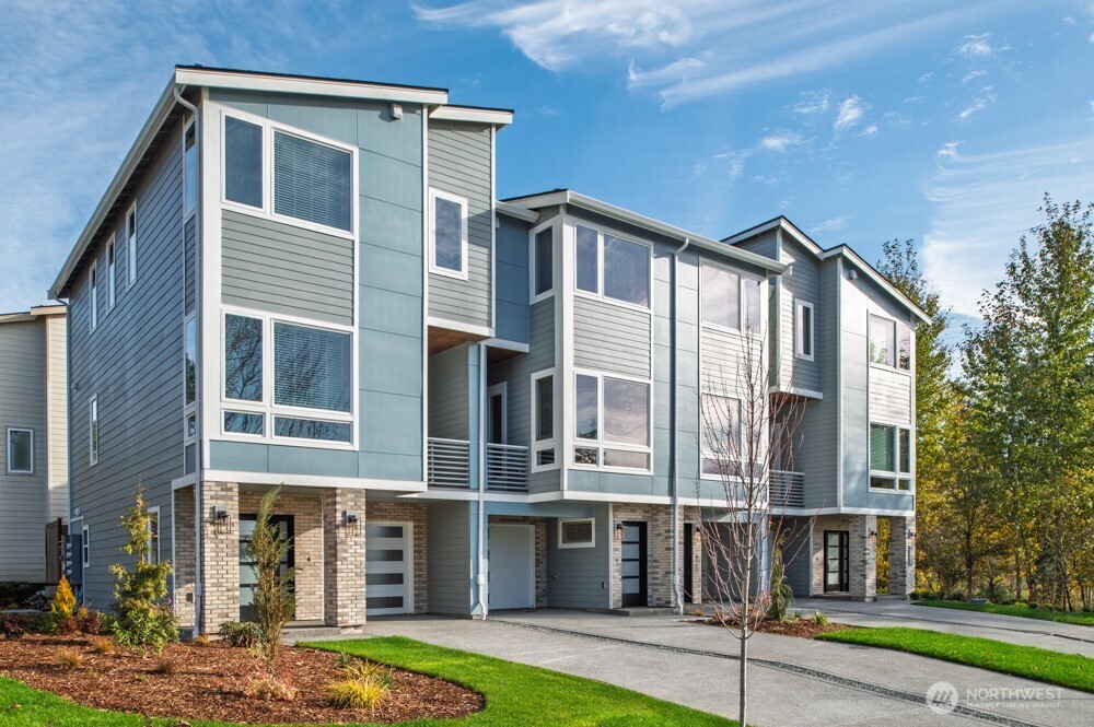 12814 66th Avenue S, Seattle, WA 98178