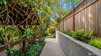 2419 Federal Avenue E, Seattle, WA 98102 - Photo 25