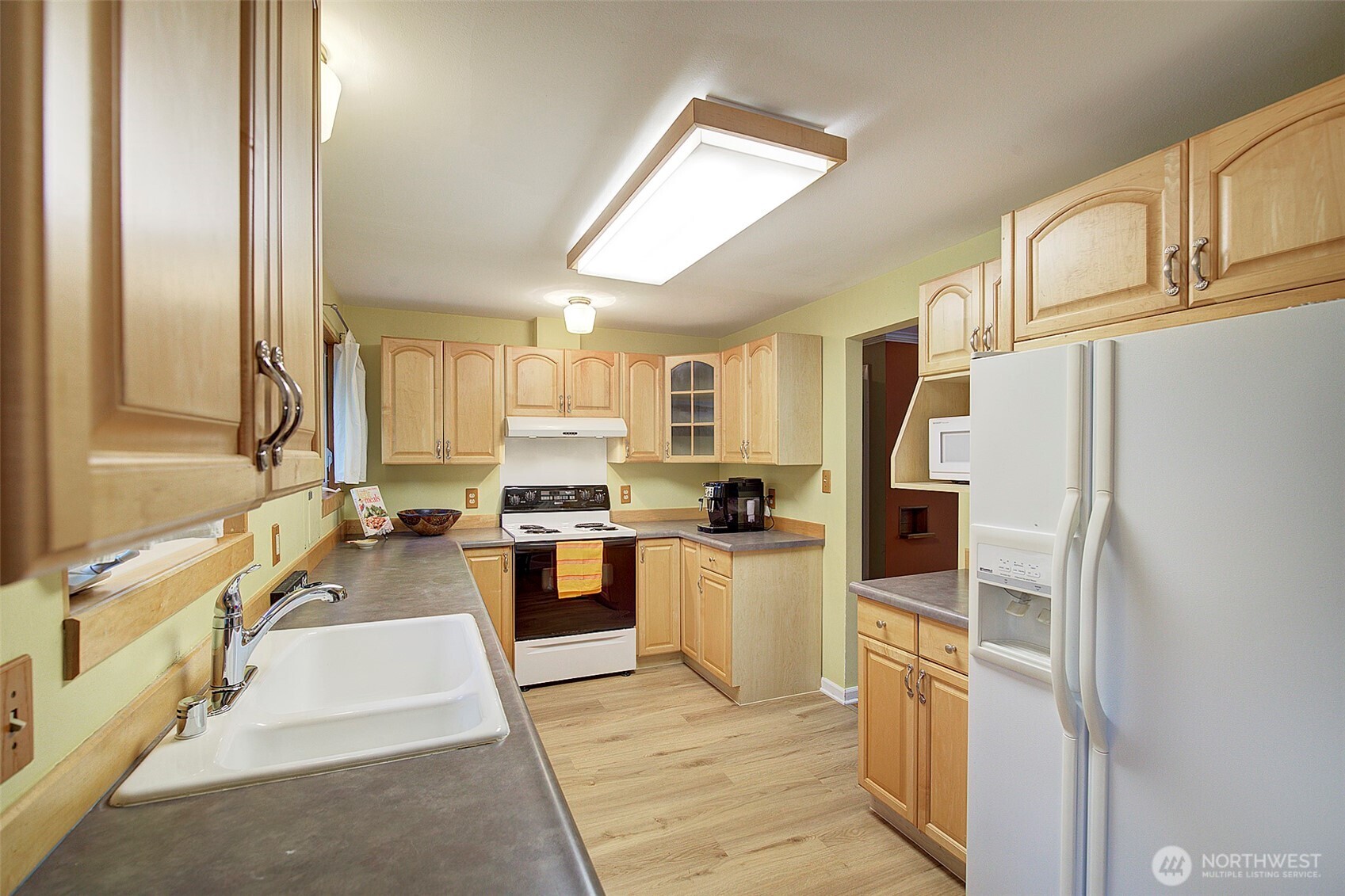 2849 NE 178th Street , Lake Forest Park, WA 98155-4020