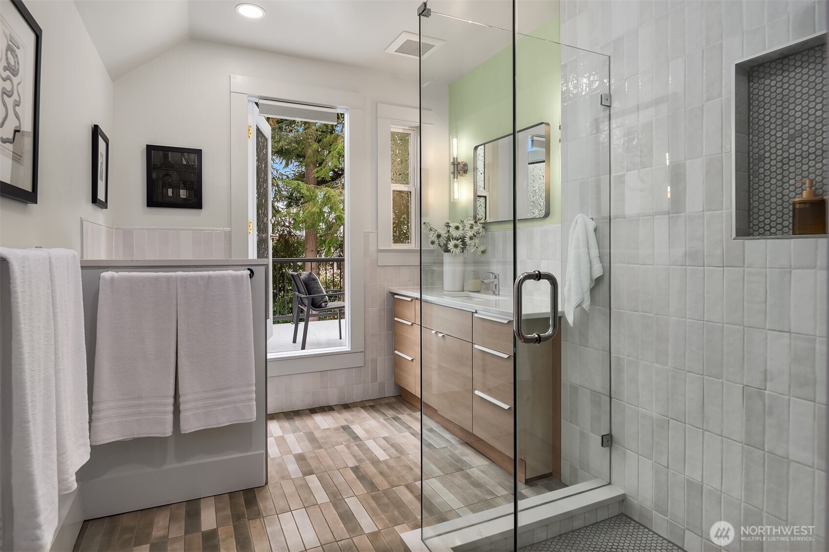 5023 SW Prince Street , Seattle, WA 98116