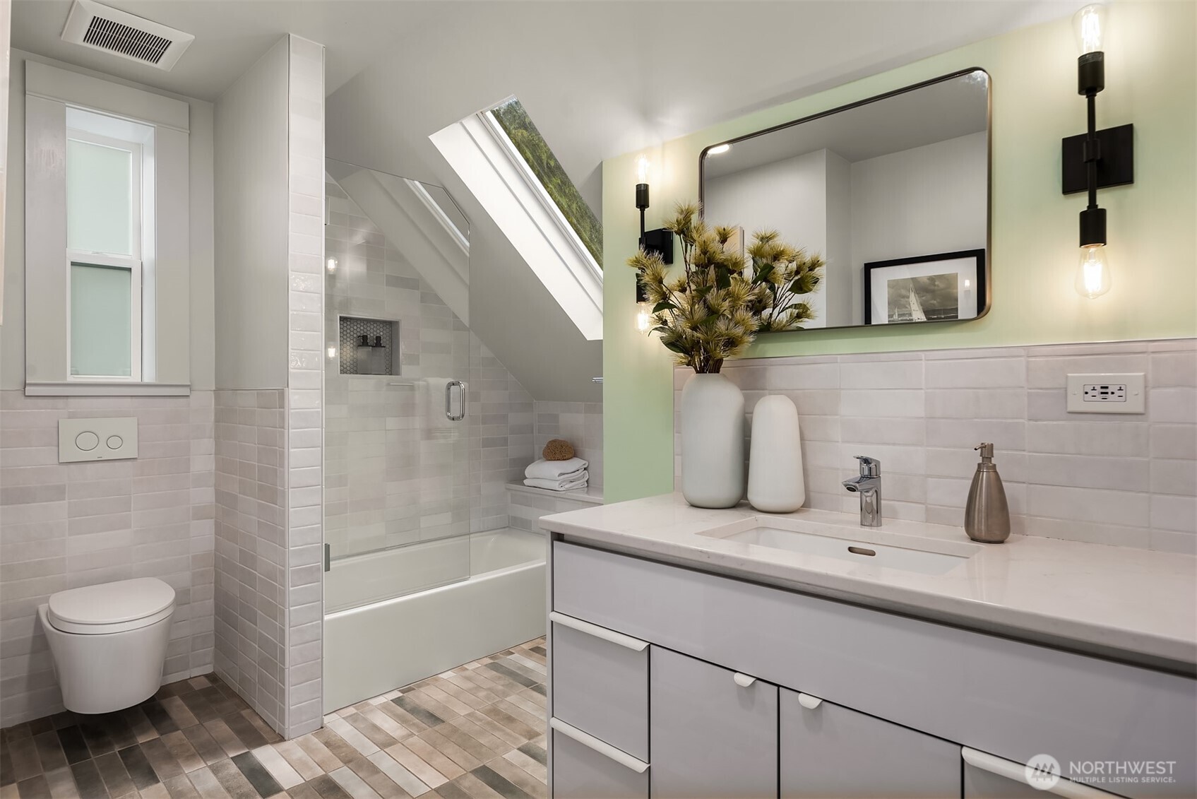 5023 SW Prince Street , Seattle, WA 98116