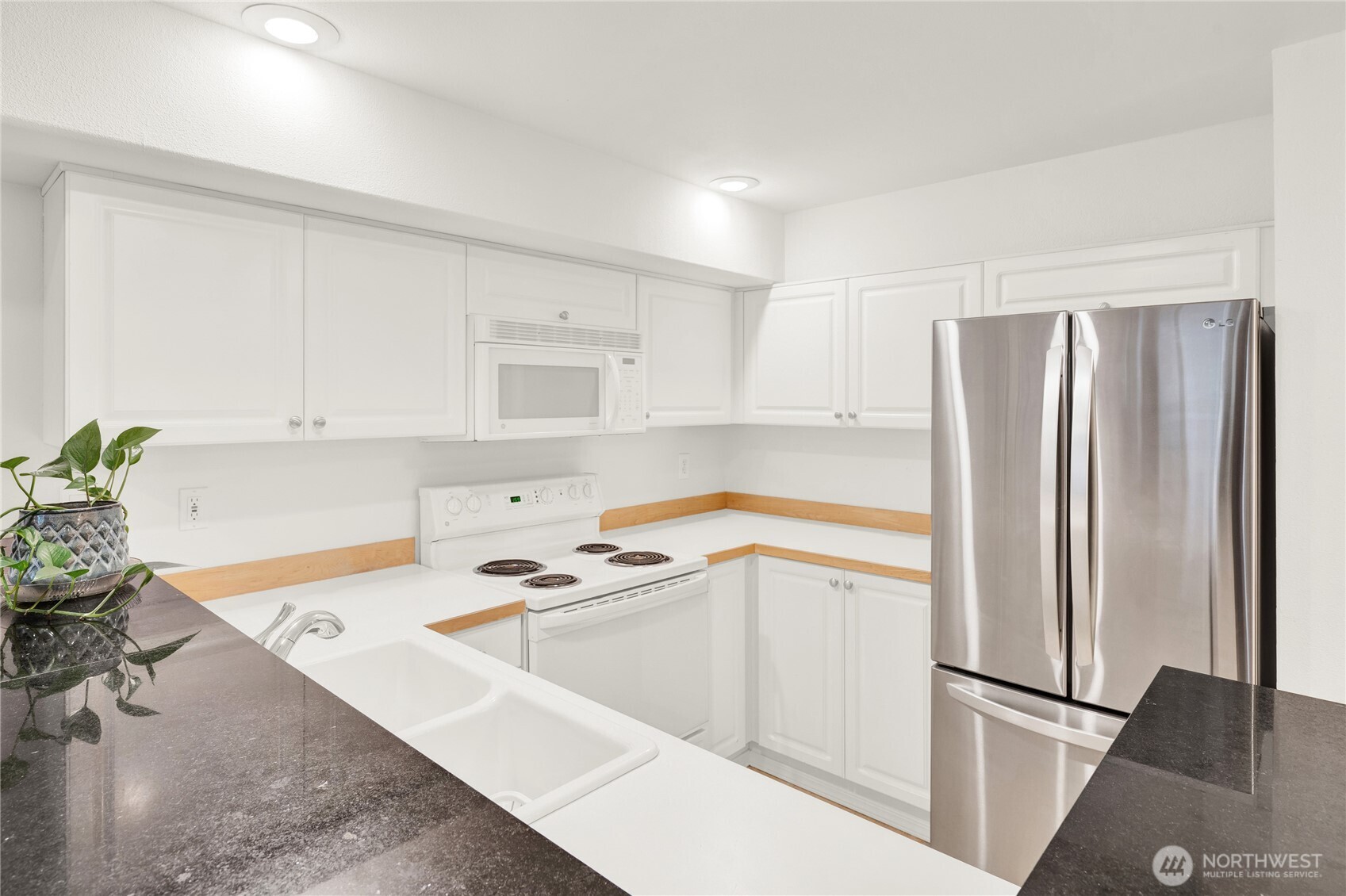 3318 30th Avenue SW #B404, Seattle, WA 98126