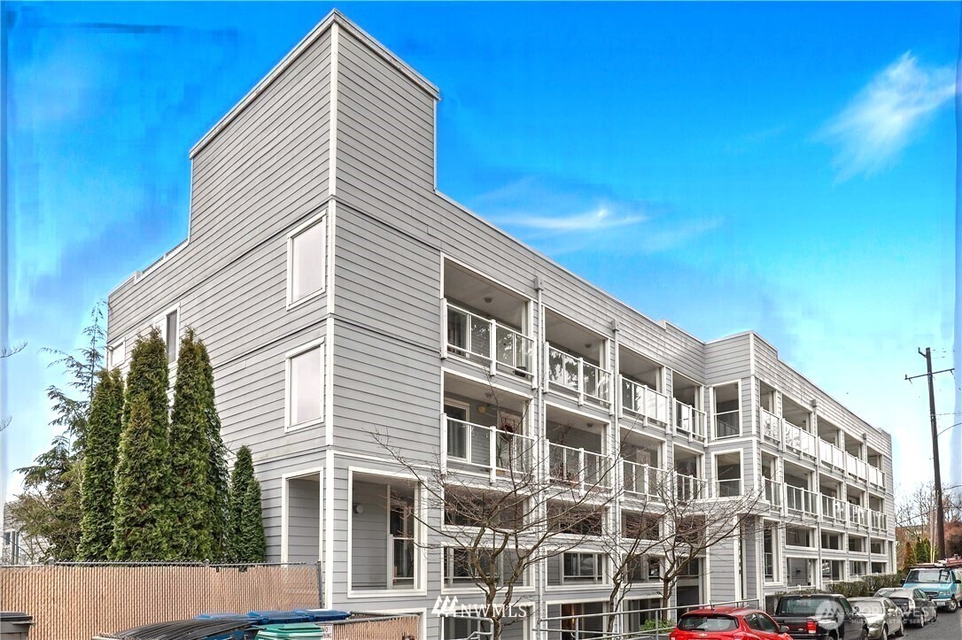 3318 30th Avenue SW #B404, Seattle, WA 98126