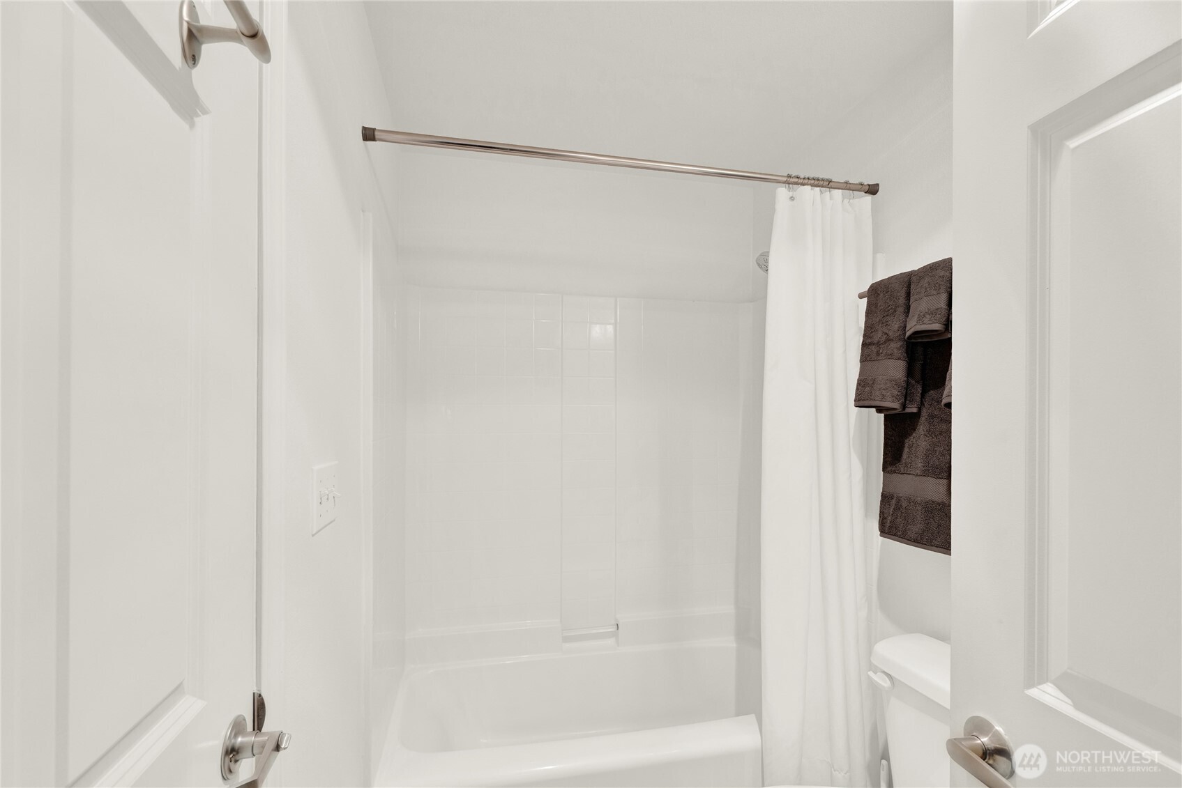3318 30th Avenue SW #B404, Seattle, WA 98126