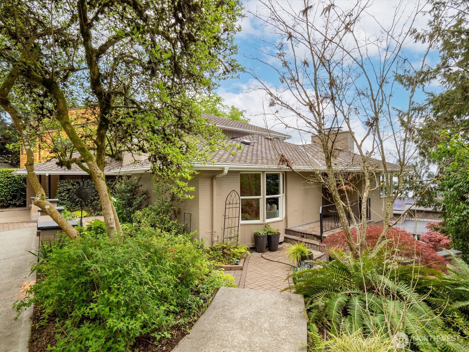 2530 Mount Claire Drive S, Seattle, WA 98144