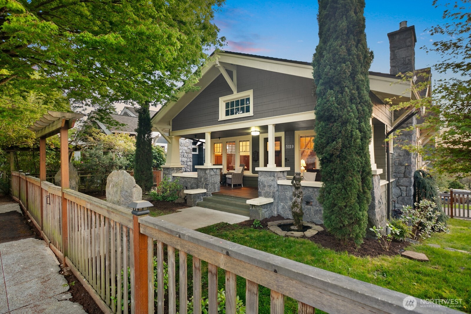 5119 Meridian Avenue N, Seattle, WA 98103