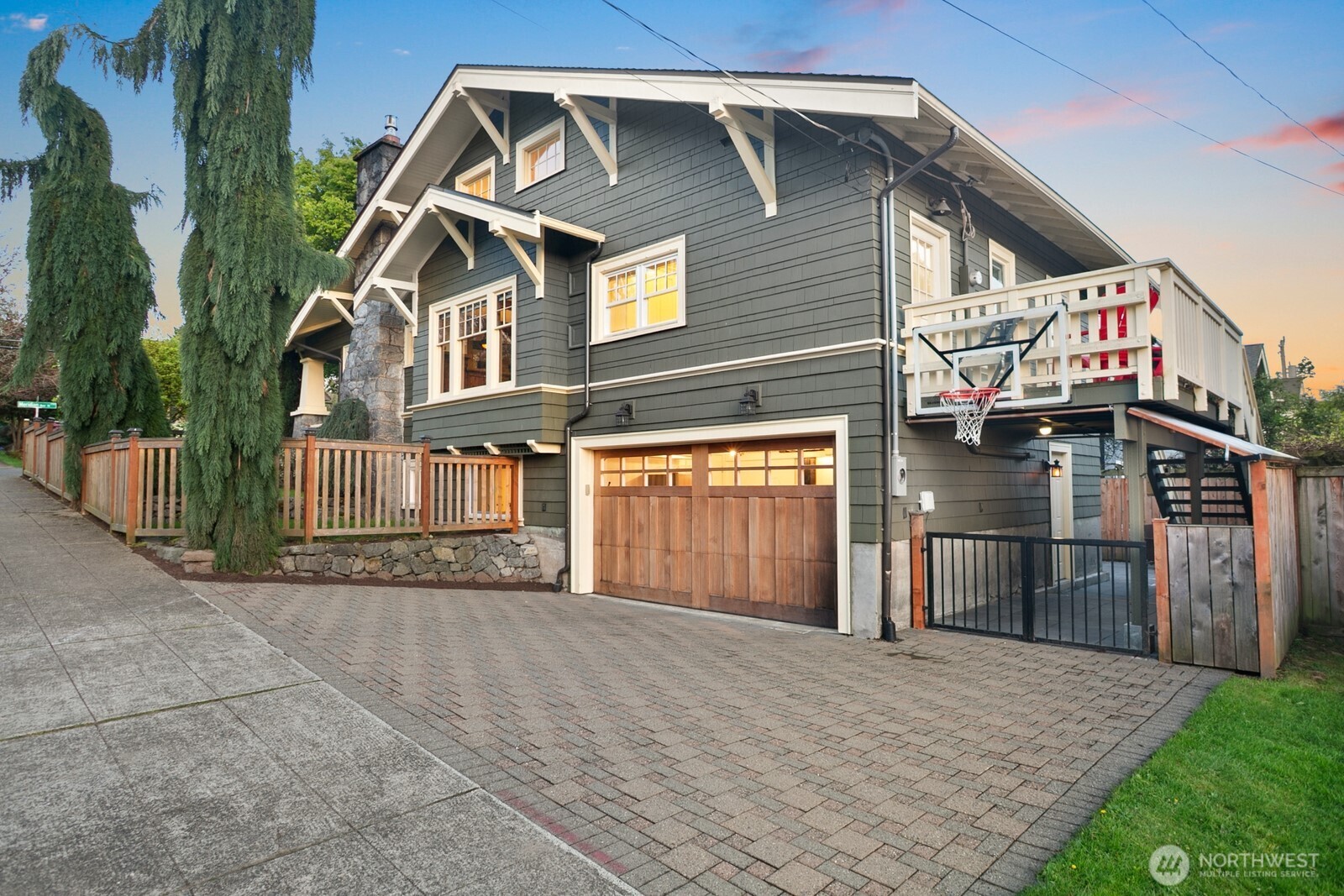 5119 Meridian Avenue N, Seattle, WA 98103