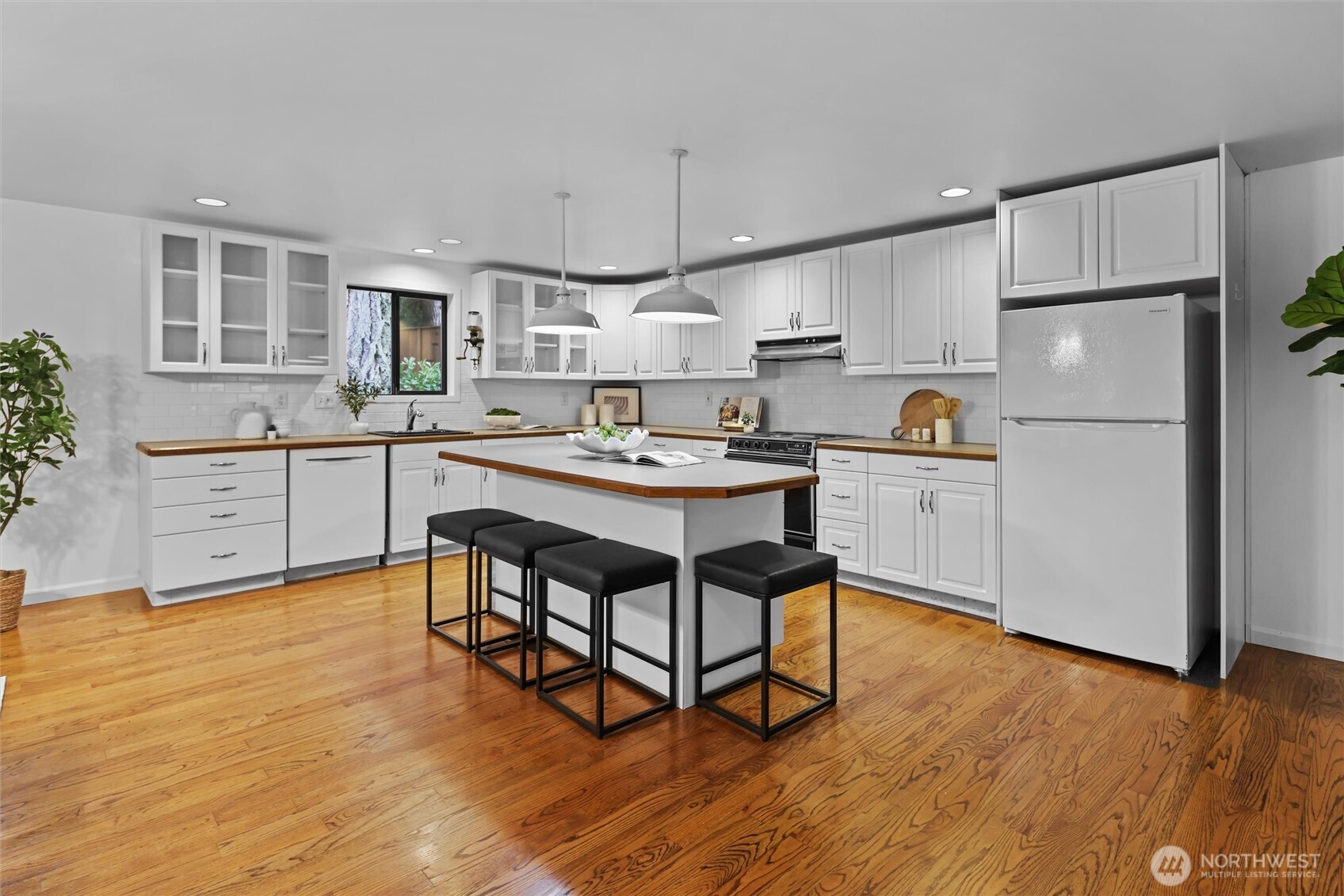 12121 NE 66th Street , Kirkland, WA 98033