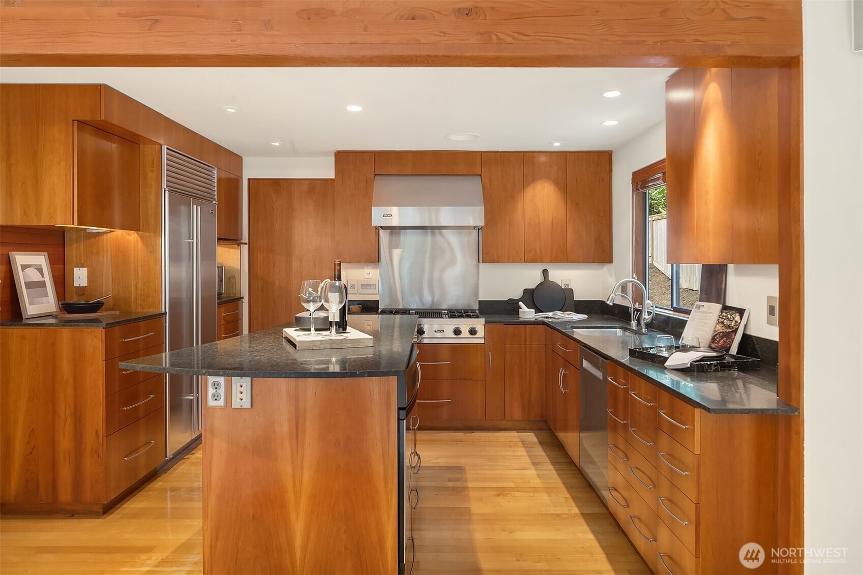 10020 NE 27th Street , Bellevue, WA 98004