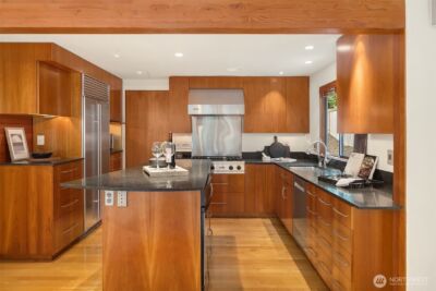 10020 NE 27th Street , Bellevue, WA 98004 - Photo 11