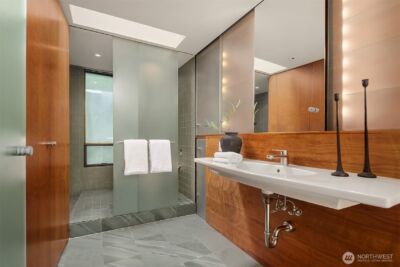 10020 NE 27th Street , Bellevue, WA 98004 - Photo 21