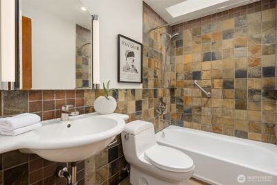 10020 NE 27th Street , Bellevue, WA 98004 - Photo 23