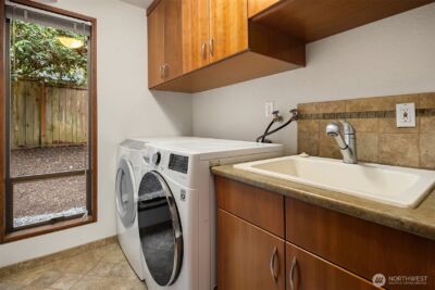 10020 NE 27th Street , Bellevue, WA 98004 - Photo 28