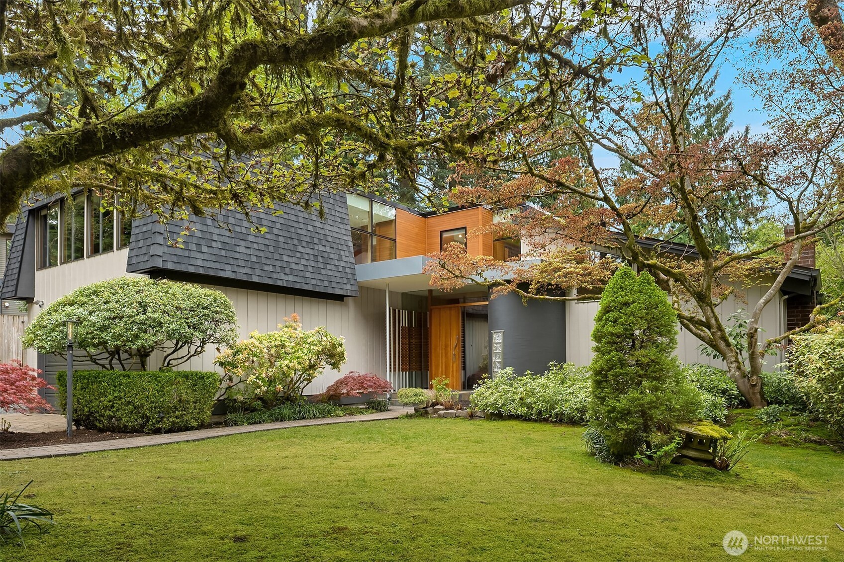 10020 NE 27th Street , Bellevue, WA 98004