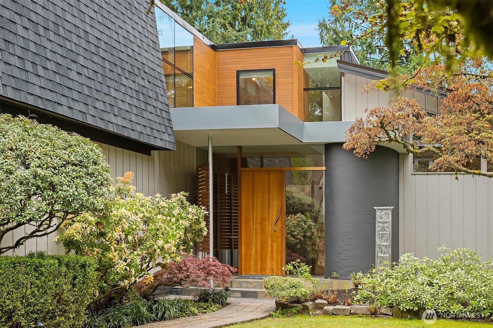 10020 NE 27th Street , Bellevue, WA 98004