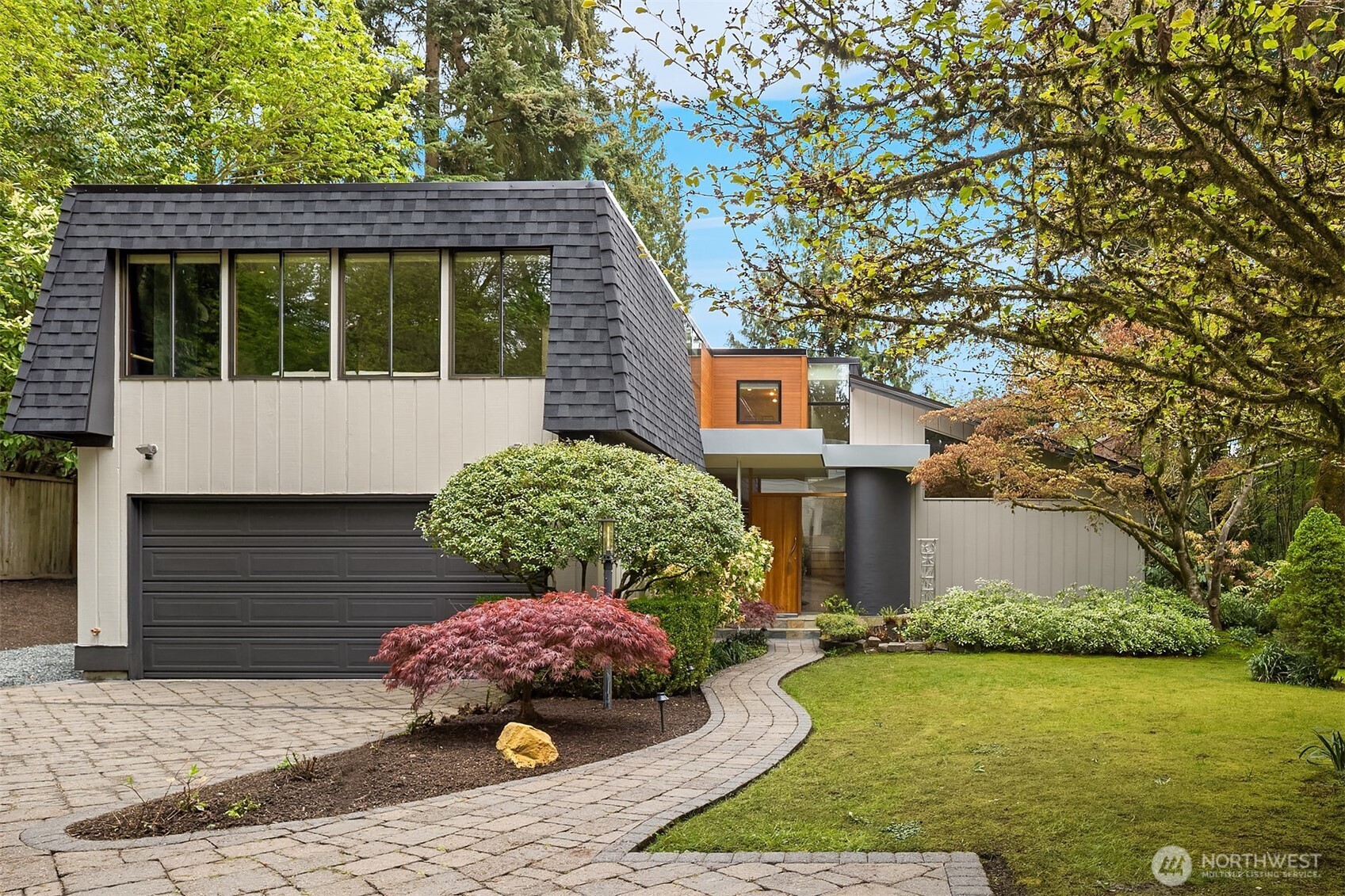 10020 NE 27th Street , Bellevue, WA 98004
