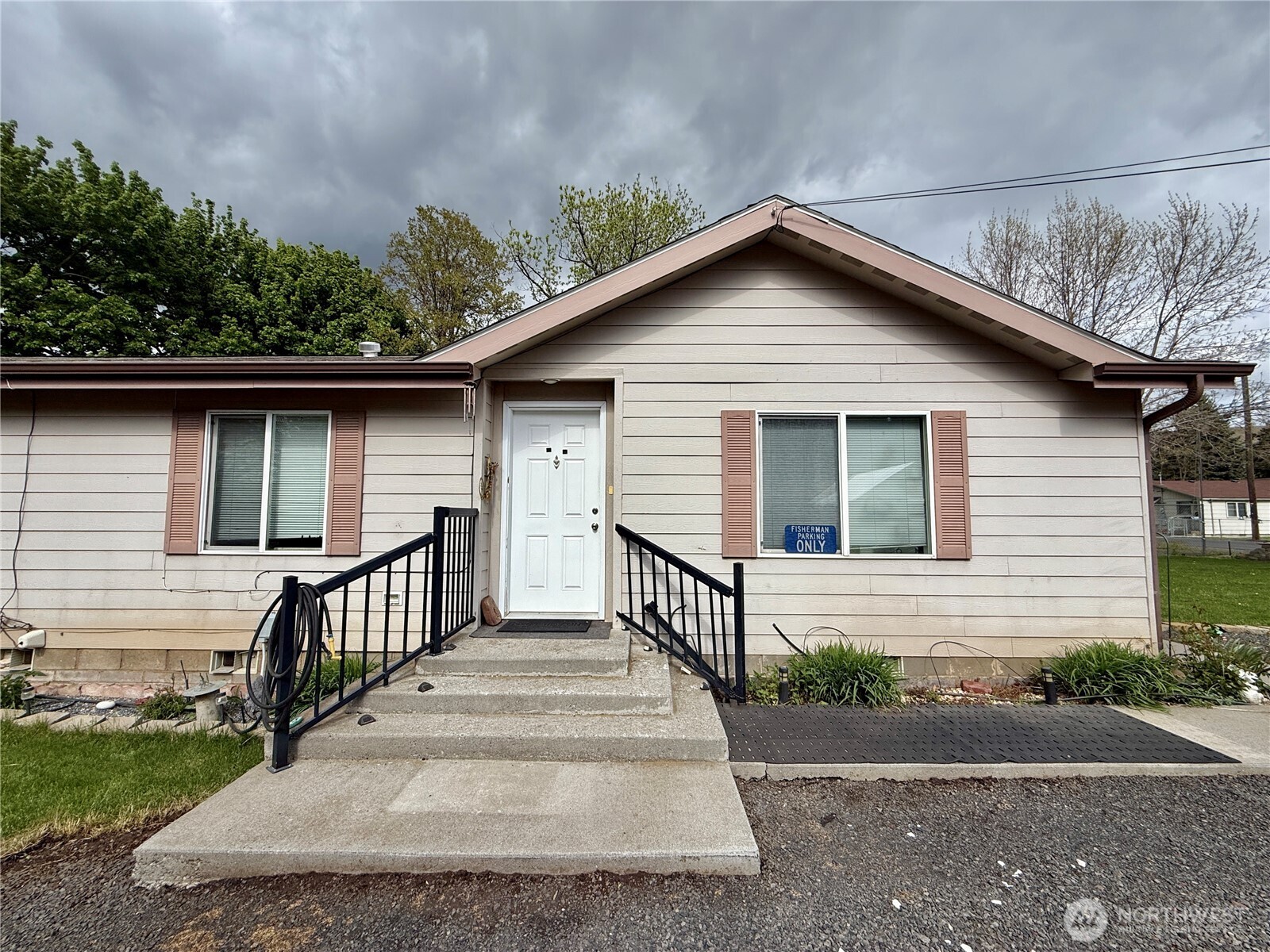 411 E Pearson Street , Dayton, WA 99328