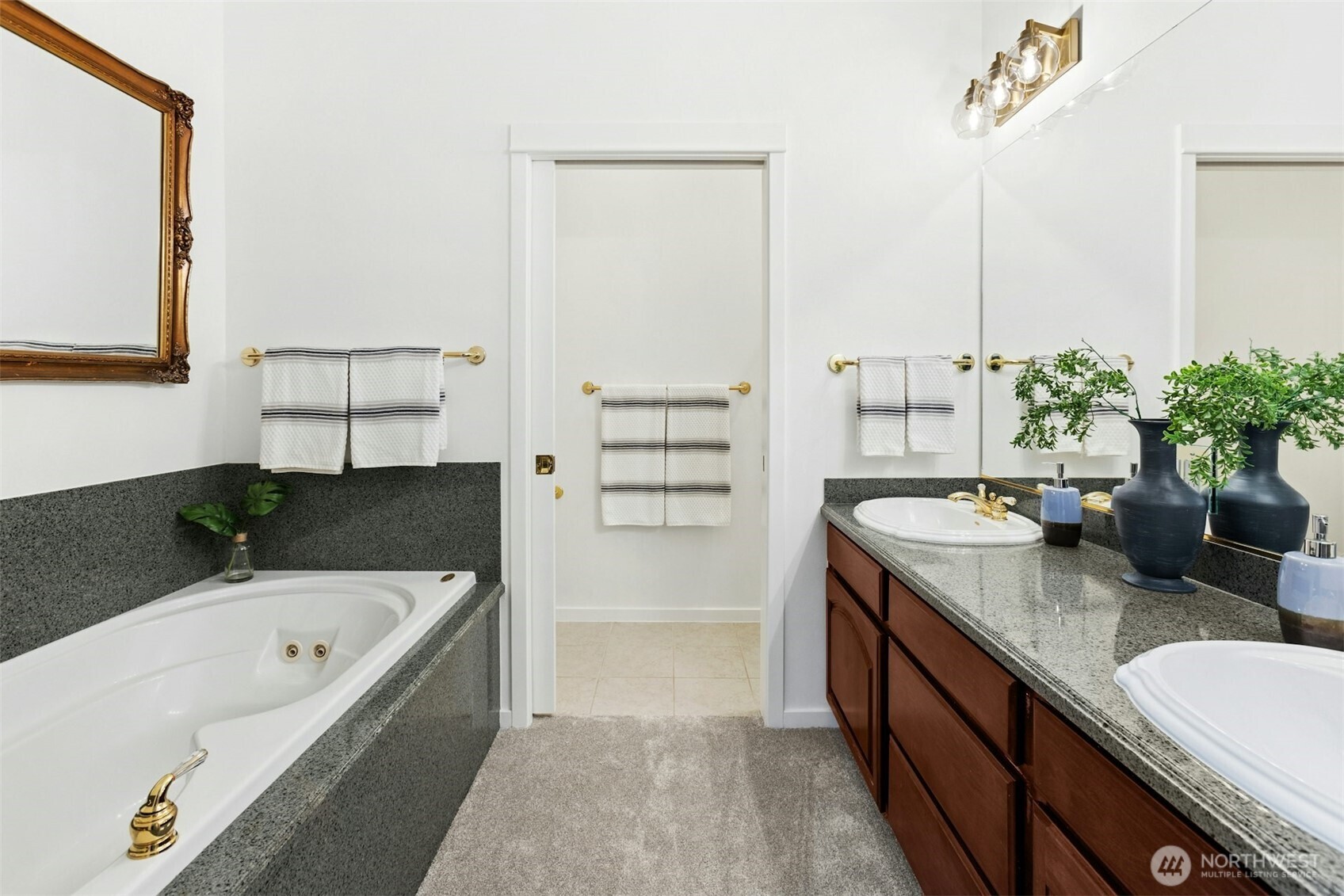 1900 Alaskan Way #216, Seattle, WA 98101