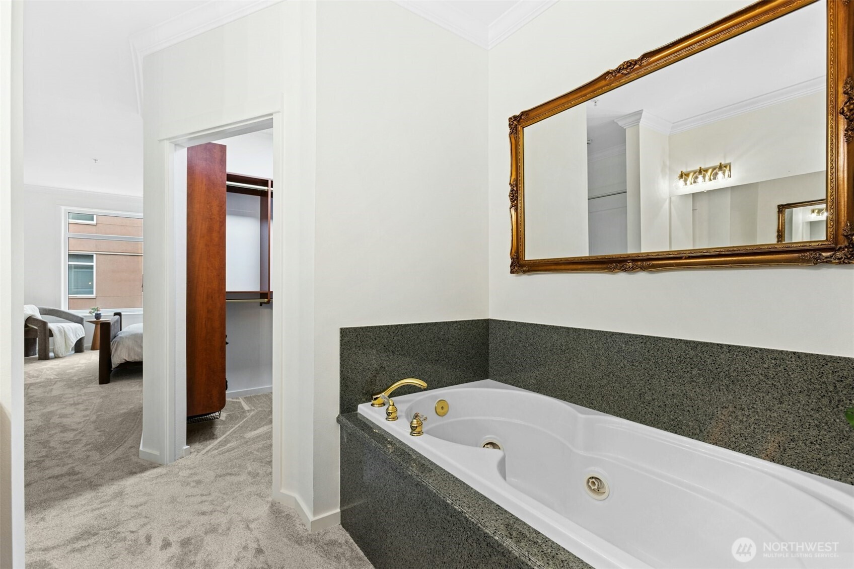 1900 Alaskan Way #216, Seattle, WA 98101