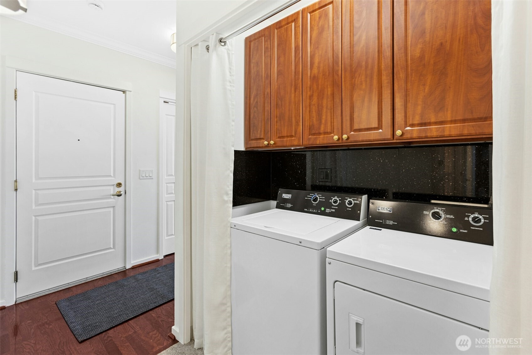 1900 Alaskan Way #216, Seattle, WA 98101