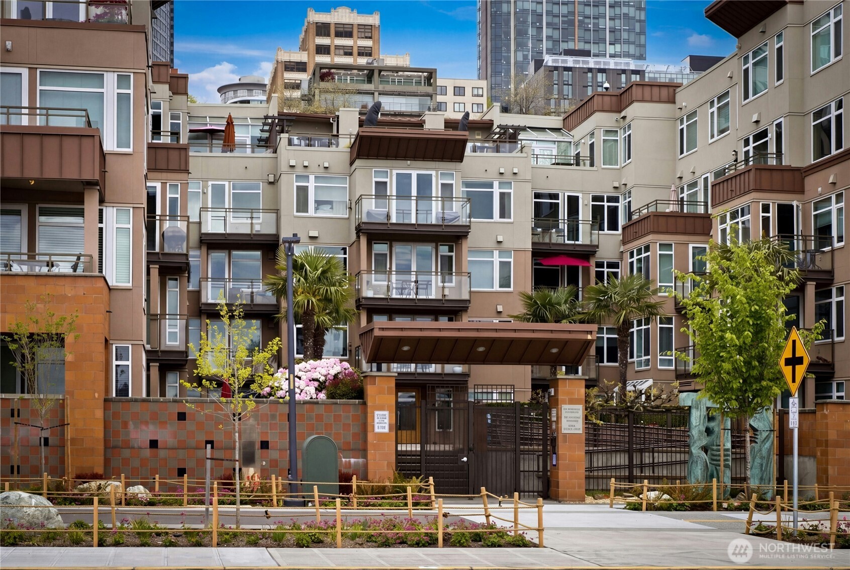 1900 Alaskan Way #216, Seattle, WA 98101