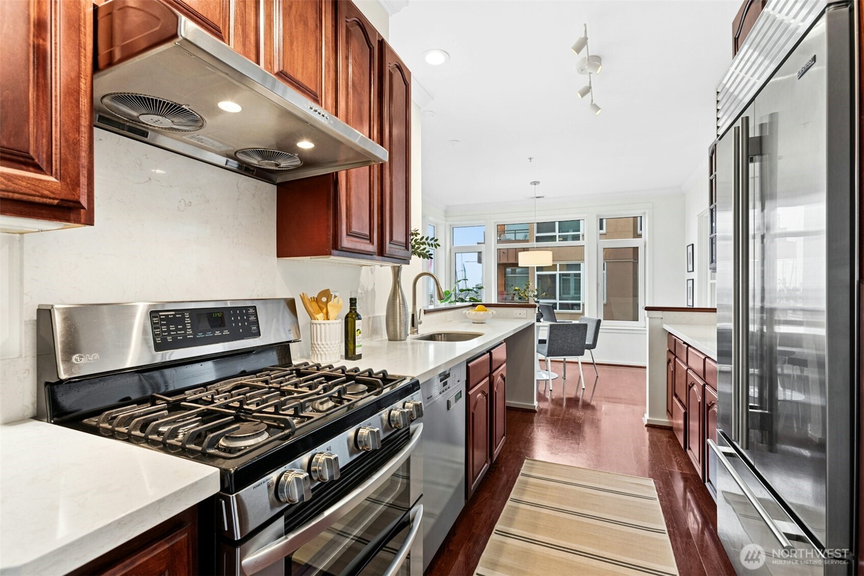 1900 Alaskan Way #216, Seattle, WA 98101