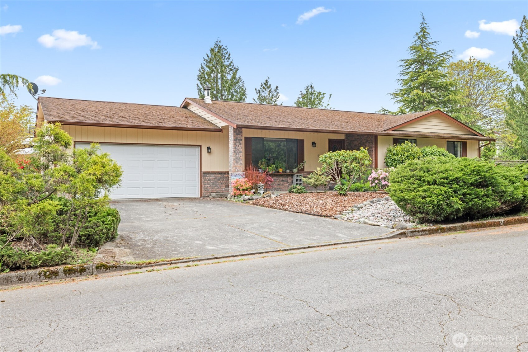 617 S E Street , Port Angeles, WA 98363