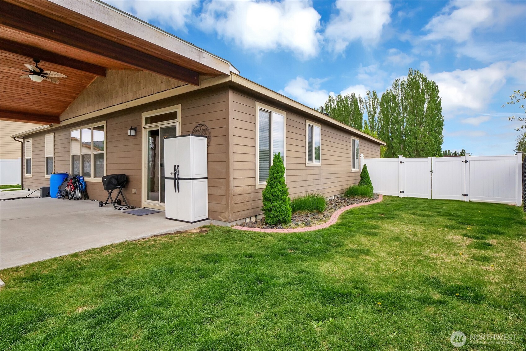 1202 Fairway Drive NE, Moses Lake, WA 98837